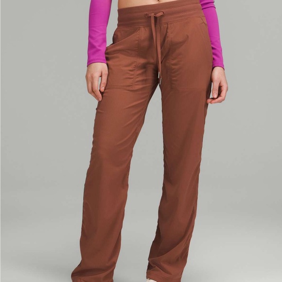 Lululemon Dance Studio Mid-Rise Pant Size 8
Ancient Copper - Picture 1 of 9